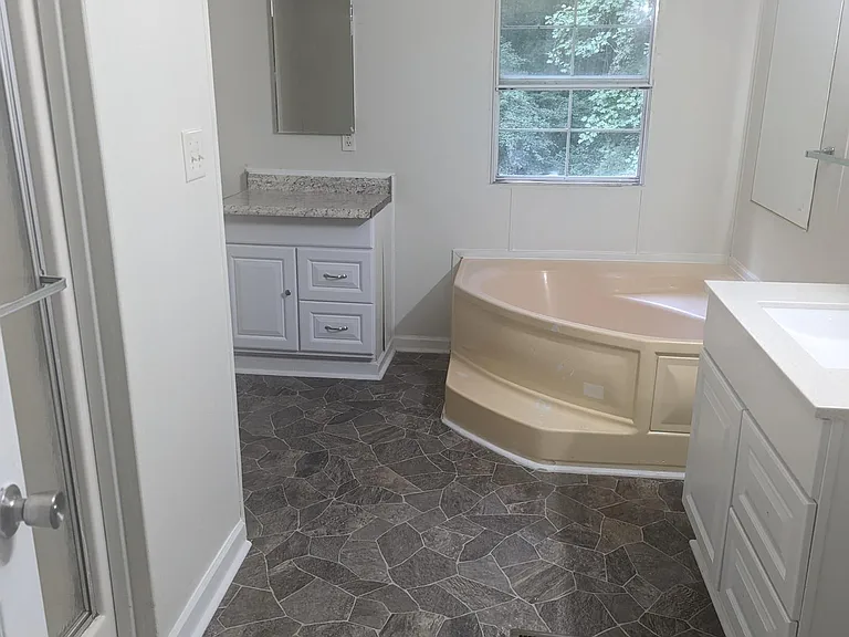2304 Bell Ave — Photo 5