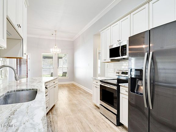 5th image of 413 Flanders Ridge Dr