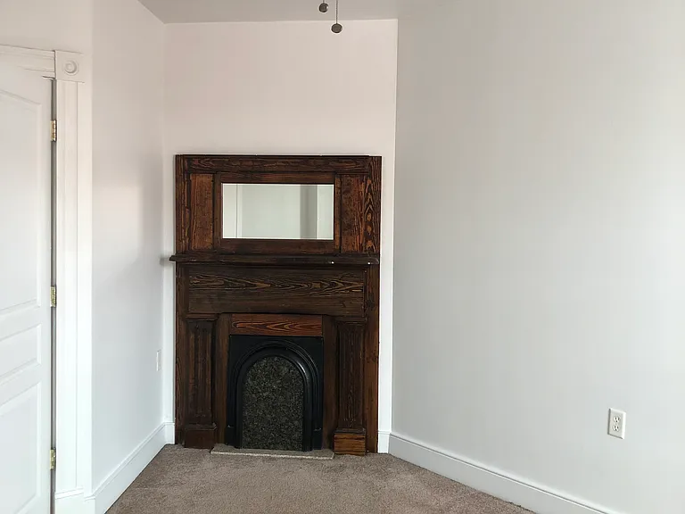 823 Bowe St #B — Photo 4