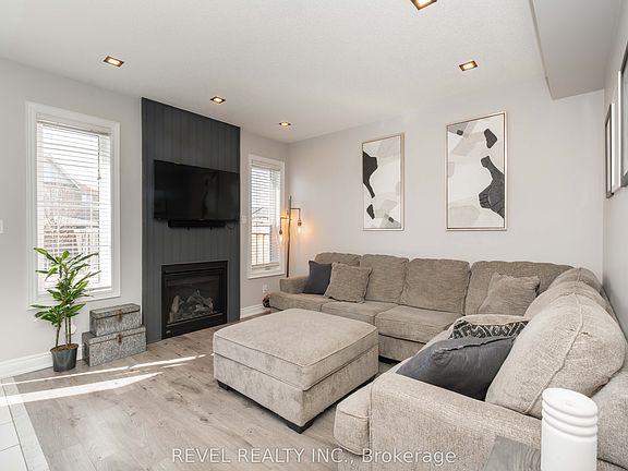 4th image of 18 Jackson Dr