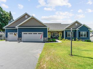 7 Kimberly Cir, Troy, NY 12180