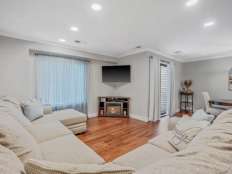 855 Skyline Dr — Photo 9