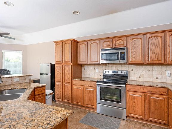 2nd image of 402 E Kinder Wells Blvd