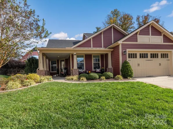 107 Chimney Rock Ct, Denver, NC 28037