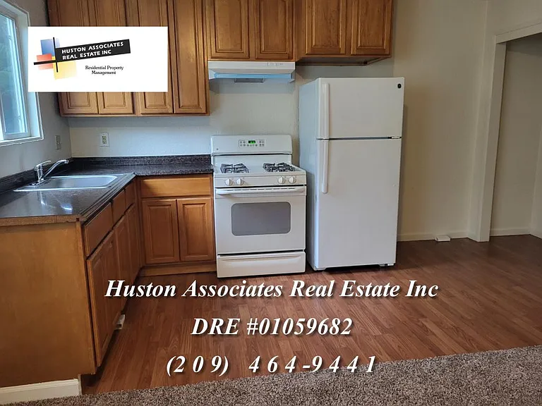 404 W Oak St #2 — Photo 4