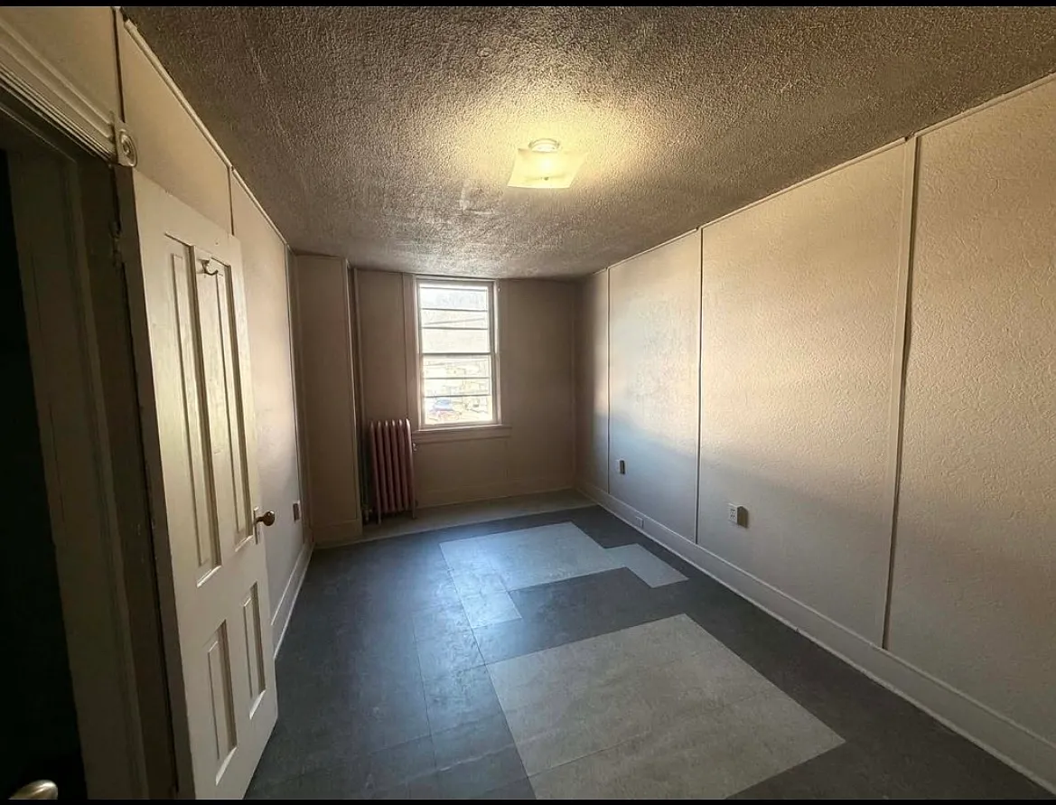 3 bed, $1,150 — Photo 4
