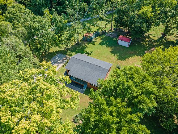 3rd image of 755 Briar Pond Rd