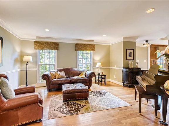 4th image of 3387 Falling Brook Dr