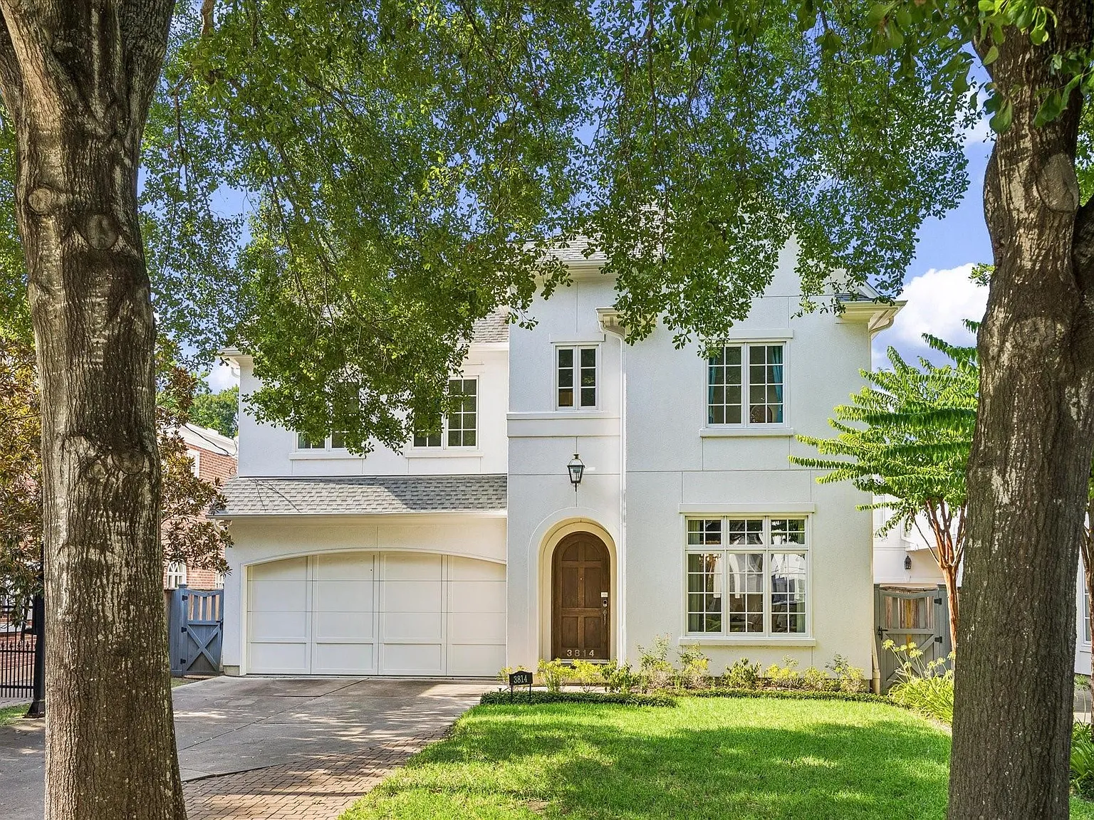 4 bed, 4.5 bath, 4289 sqft, $11,000 — Photo 1