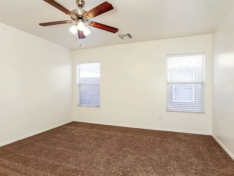 11239 W Campbell Ave — Photo 8