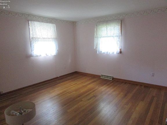 5th image of 34 Howard Ave