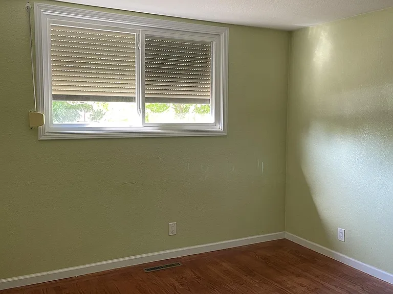 954 Colusa Ave — Photo 14