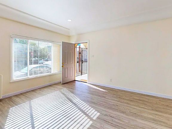 3rd image of 1400 Rose Ave APT B