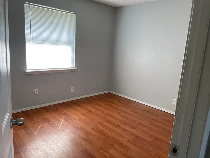 1601 Taylor Gaines St #B — Photo 8