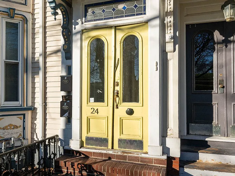 24 Thomas Park #2 — Photo 26