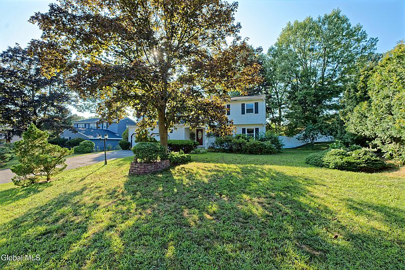 3rd image of 12 Lynnwood Drive