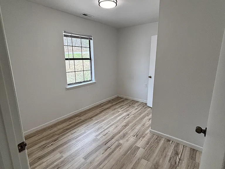 866 S McDonald Rd SW — Photo 7