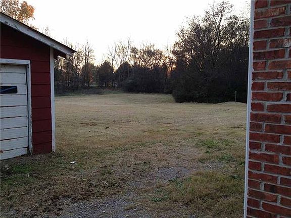 3rd image of 2703 Walnut Ln