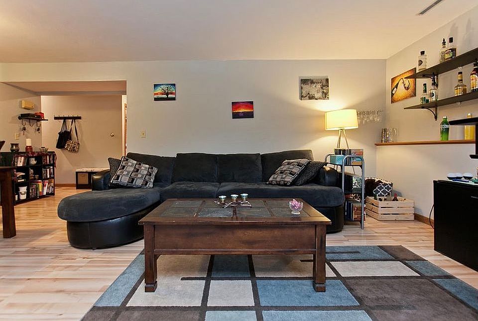 1st image of 1705 Lynncrest Dr APT 2