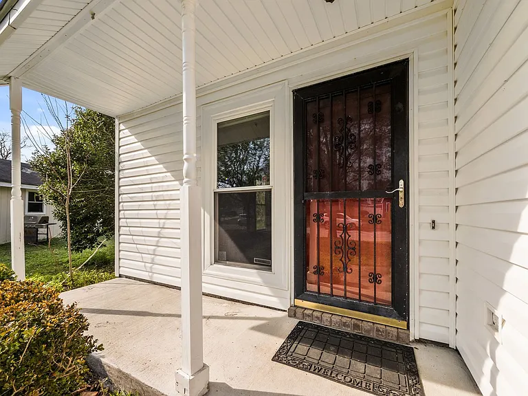 1003 Springdale Dr — Photo 2
