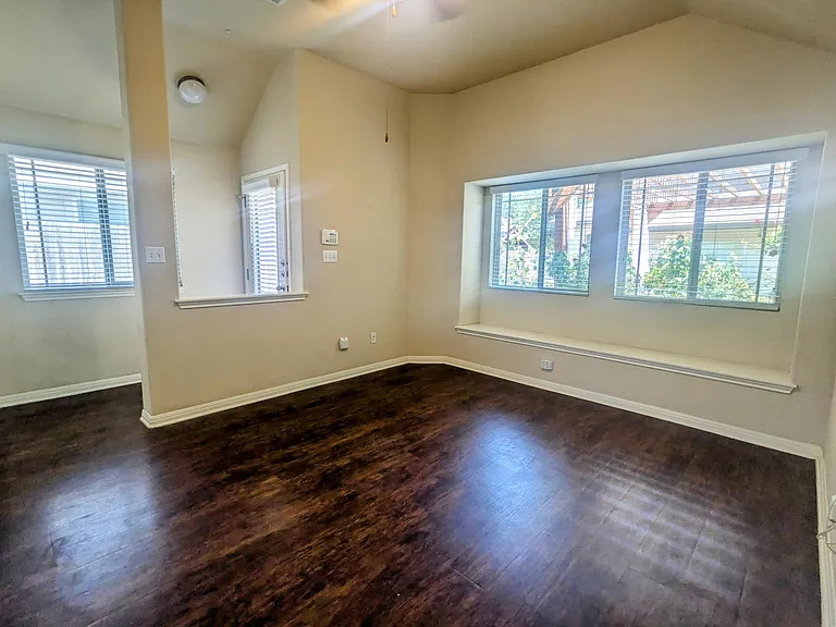 242 Rock Bluff Ln — Photo 11