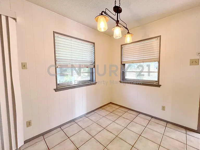 1209 Irwin Dr — Photo 6