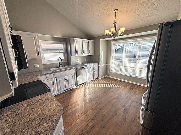 4th image of 12090 Binney St
