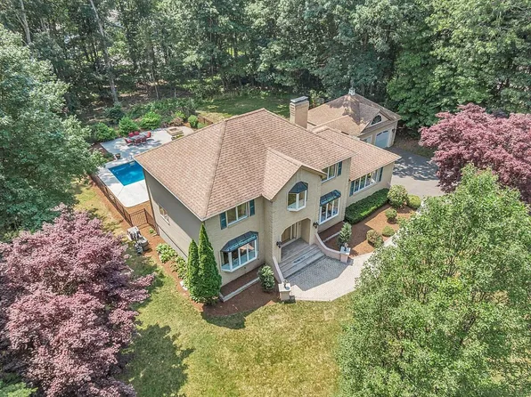42 Golden Oaks Drive, Salem, NH 03079