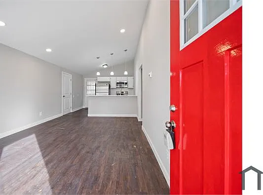 976 McKay Dr SE — Photo 4