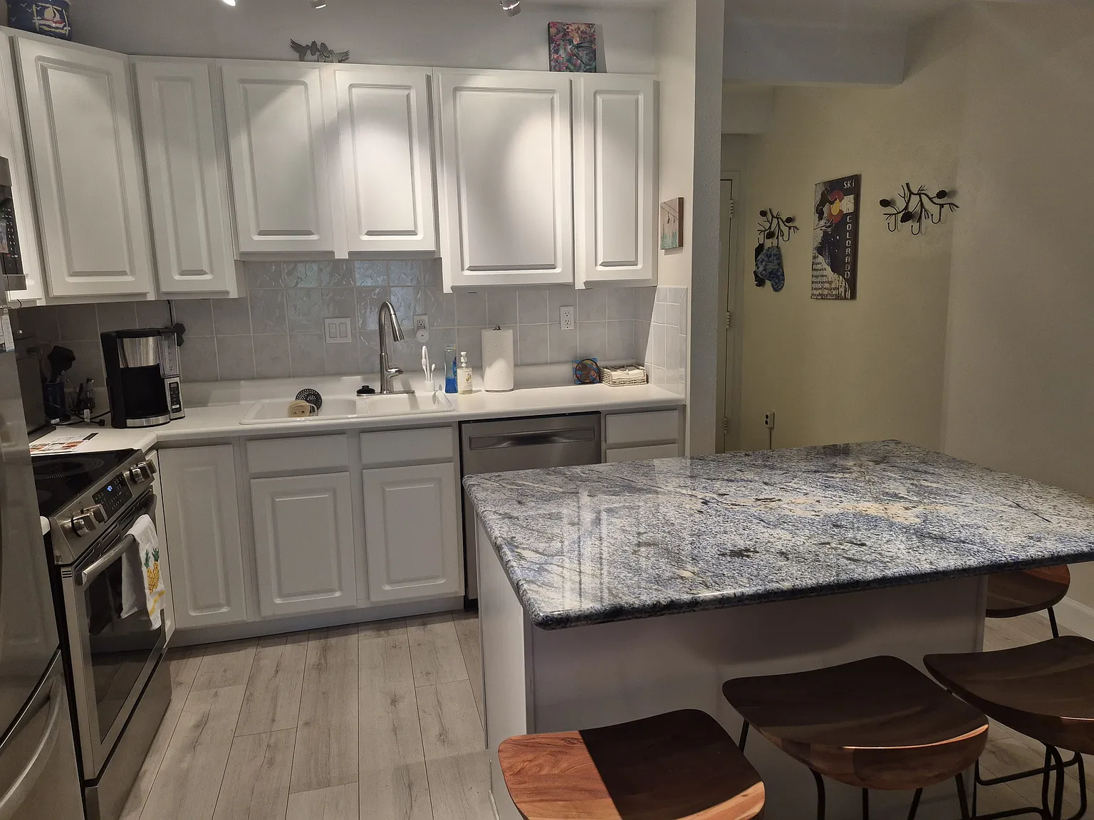 2 bed, 777 sqft, $3,600 — Photo 3