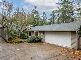 1621 Fircrest Dr, Eugene, OR 97403