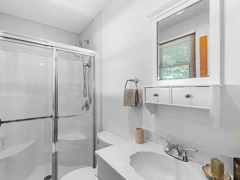 340 N Magee St — Photo 17