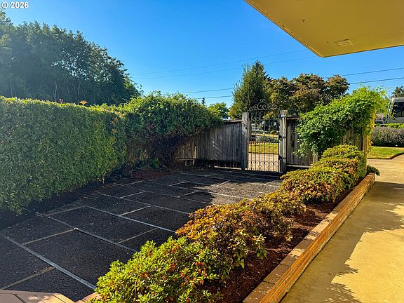 3rd image of 2641 Castle Dr