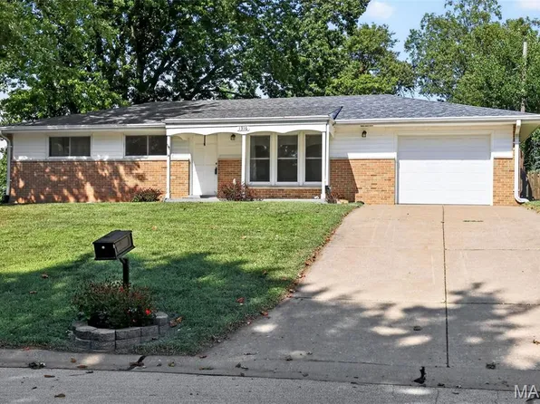 1316 Clearview Dr, Saint Charles, MO 63303