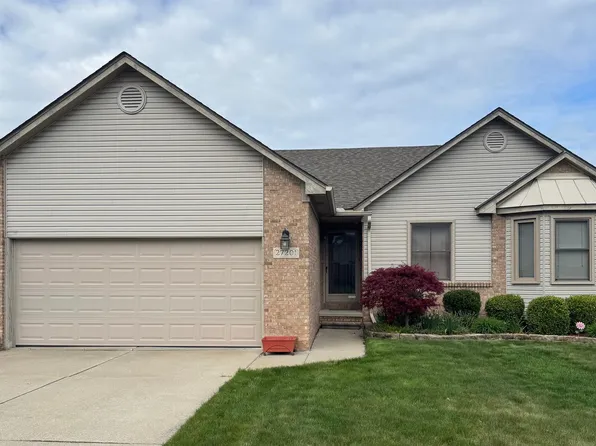 27201 Robin Dr, Chesterfield, MI 48051