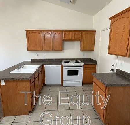 5th image of 1319 S Crowe St Unit B