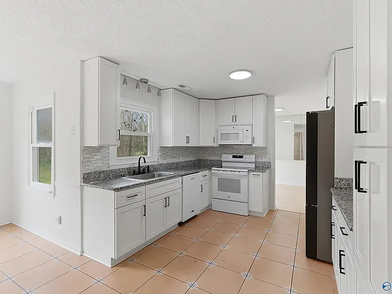 106 Golden Oak Dr — Photo 7