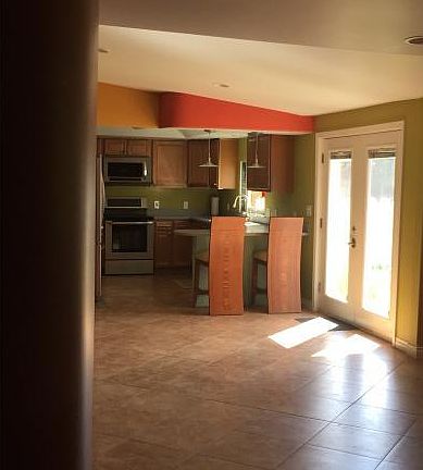 4th image of 302 Slater Dr