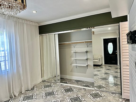 4th image of 1011 SW 10th Ave