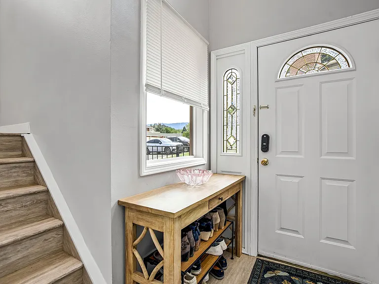 424 W Rockrimmon Blvd — Photo 4