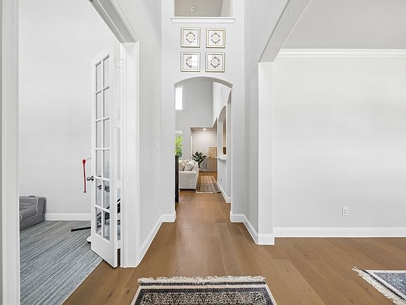 4th image of 313 Suncrest Way