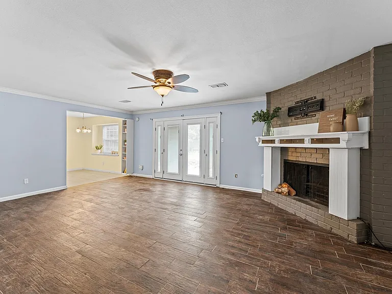 427 Whitecap Dr — Photo 3