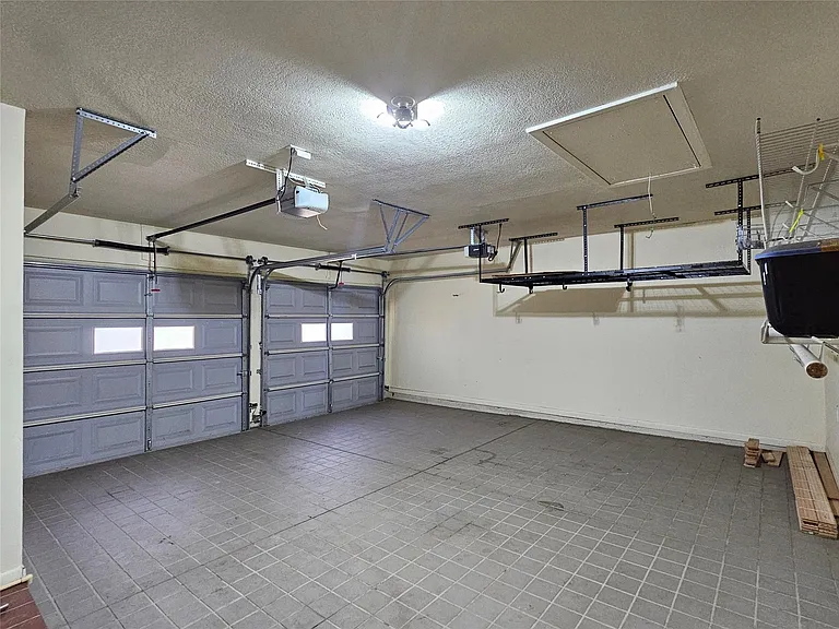 2527 Willowby Dr — Photo 17