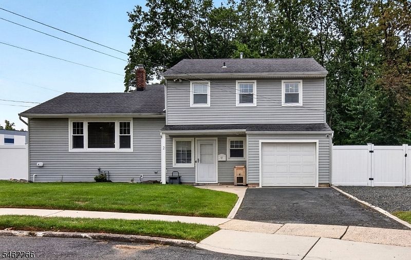 1st image of 2 Braemar Cir
