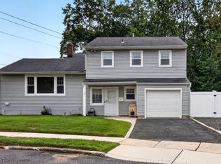 2 Braemar Cir, Cranford, NJ 07016