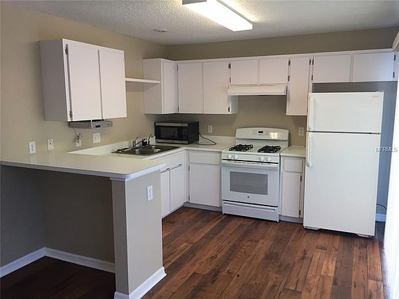 3rd image of 2411 Sagemont Dr