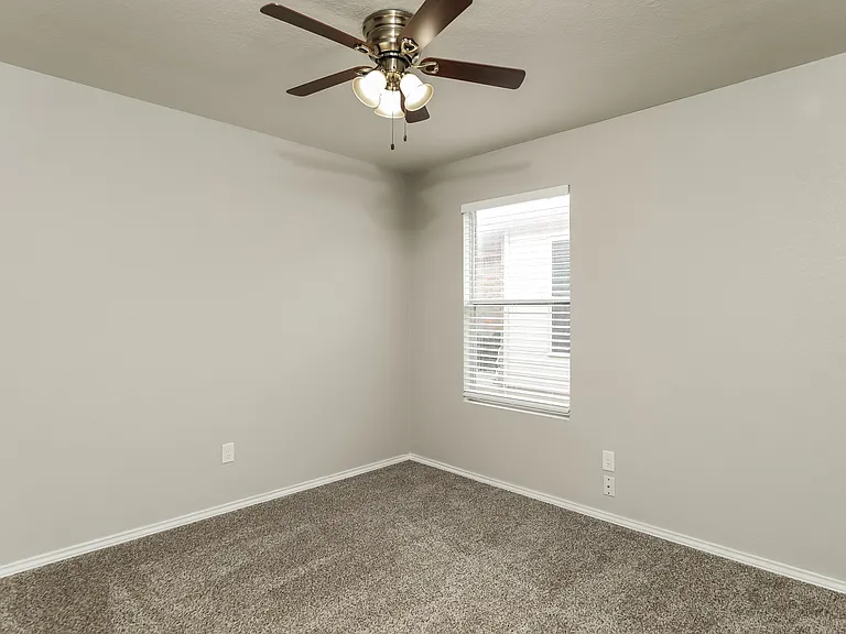 485 Auburn Park — Photo 12