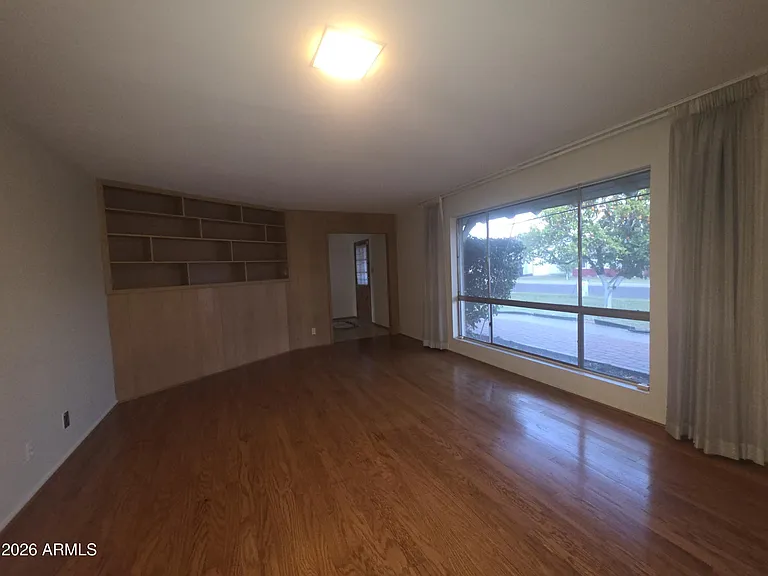 342 W Diana Ave — Photo 4