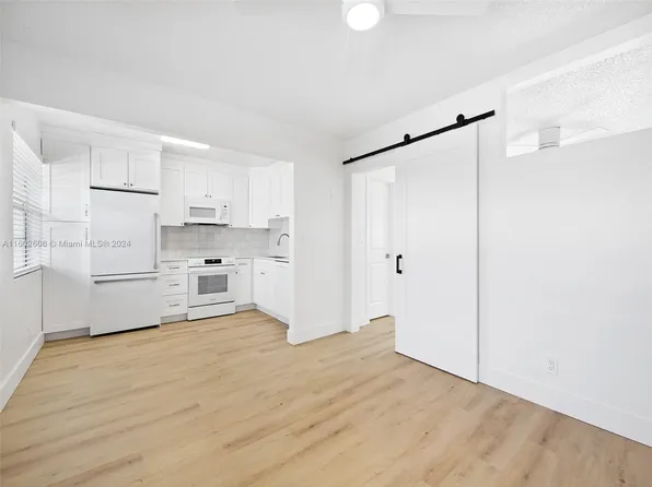 2829 Van Buren St APT 204, Hollywood, FL 33020