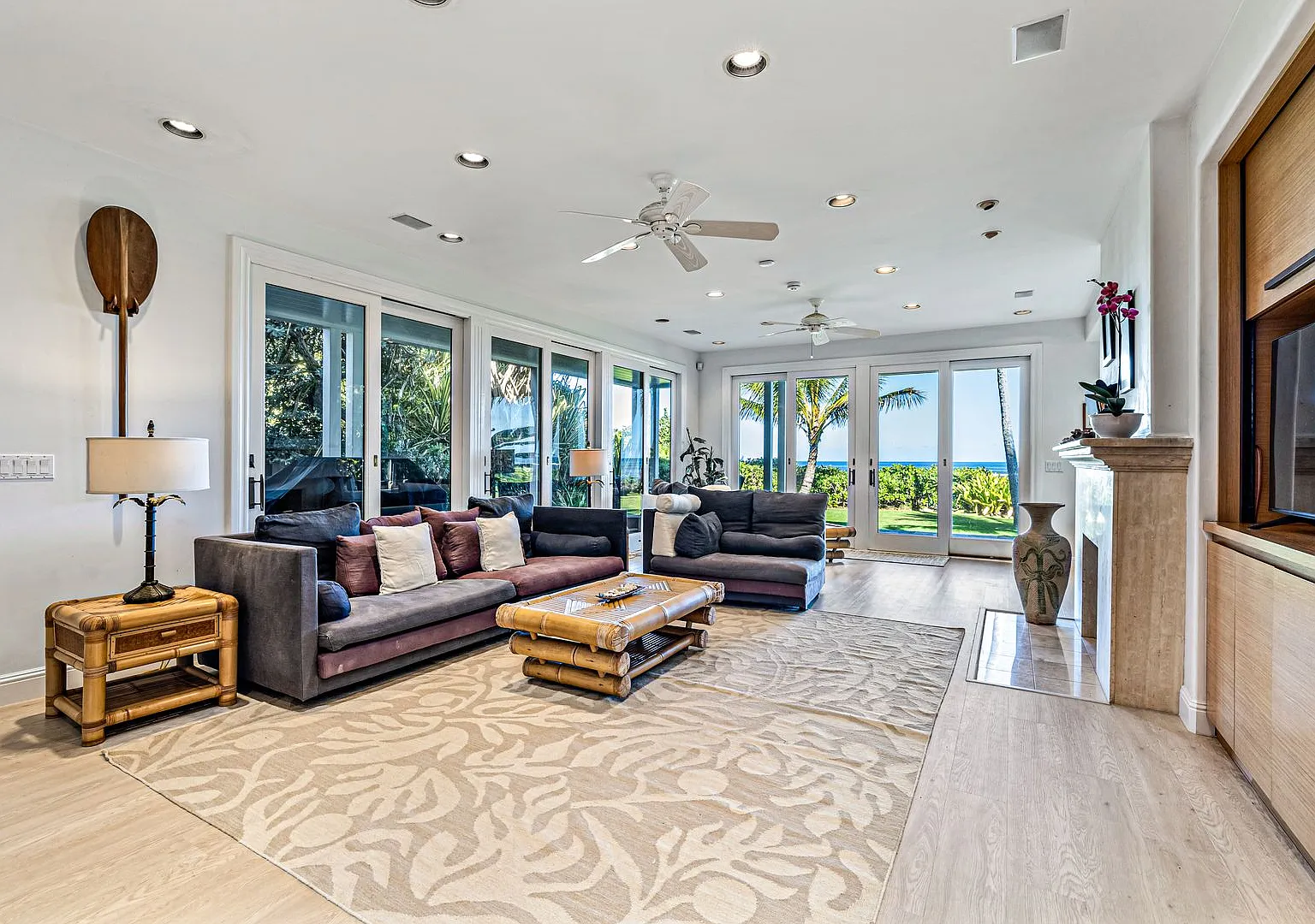 Hawaii Life Presents Modern Mokuleia Beachfront Luxury 4 bedroom 3 Bath — Photo 3
